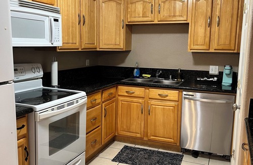 Fresno Condo | Quiet 1bed/1bath condo with free parking