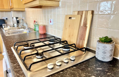 Hatfield Apartment | Quiet 2-bed w/gated parking in Hatfield
