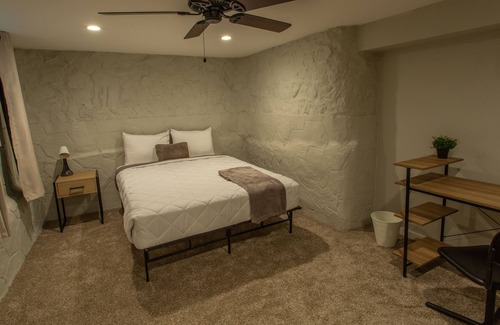 Tyler Apartment | Quiet 2 Bedroom Basement Apartment - 5 min to Hospitals and Downtown!