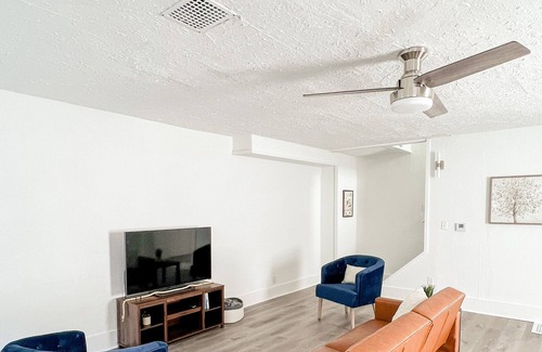 Niles House | Quiet 2-bedroom home with River view | ideal for long stays