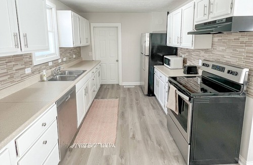 Niles House | Quiet 2-bedroom home with River view | ideal for long stays