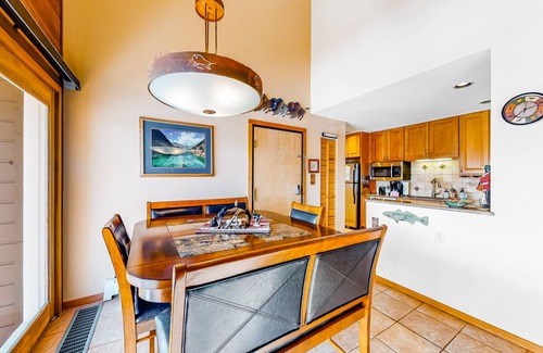 Wildernest Condo | Quiet, 2-level condo with mountain view & fireplace - near shops
