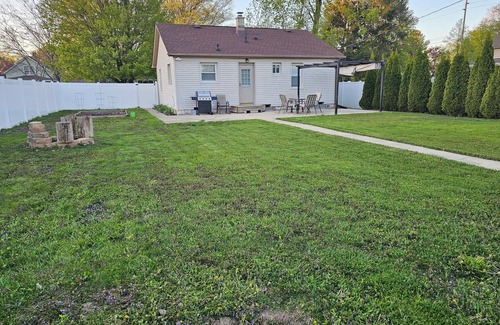 Lake Geneva Cottage | Quiet 2bd 1ba ranch with off street parkingWalking distance to downtown/beach.