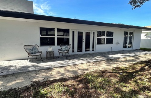 Lighthouse Point House | Quiet 3/3 Located Close to Beaches Downtown Boca Raton