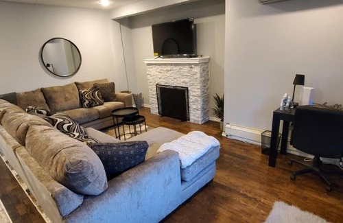 Queens Apartment | Quiet 3 Bedroom Apartment in Private Home