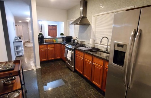 Queens Apartment | Quiet 3 Bedroom Apartment in Private Home