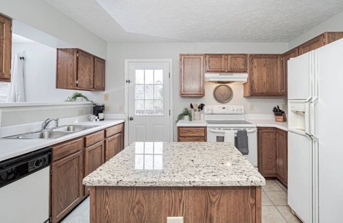 Cary House | Quiet 3 Bedroom home on a cul-de-sac