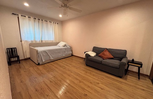 Lincoln House | Quiet 3-bedroom house in Lincoln with pool