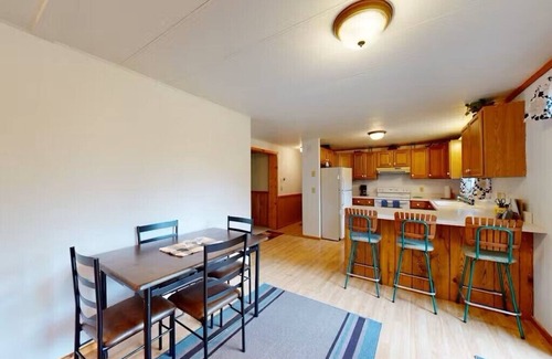 Arbor Vitae House | Quiet 3-bedroom house with AC, WiFi in Woodruff available for mid-term rentals
