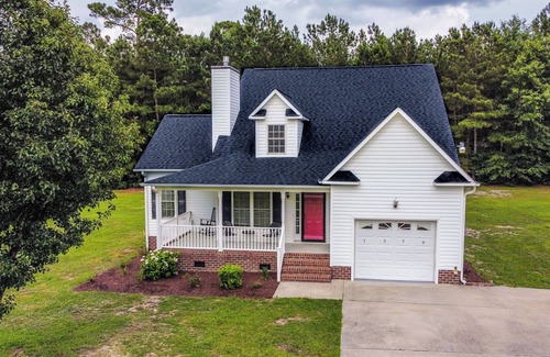 Greenville House | Quiet 4 Bedroom home right outside of Greenville.