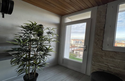Ponts Jumeaux Apartment | Quiet 4-room apartment with view
