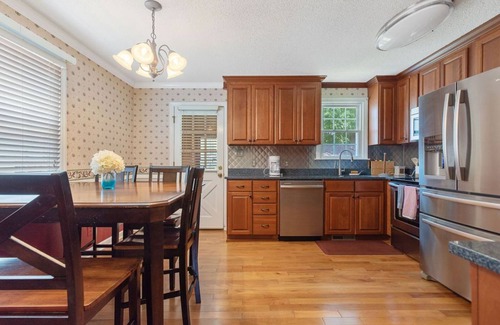 Garner House | Quiet 4BD Family House w/Large yard