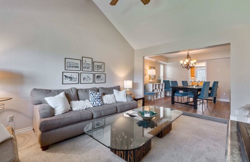 Orangevale House | Quiet 4bdrm home with back yard