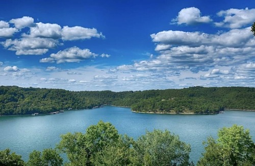 Eureka Springs House | Quiet 9-Acres with Expansive Lake View