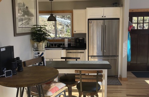 Fleetwood Cabin | Quiet amazing views of NC mountains at the ‘Next Chapter’ cabin. Pet friendly.