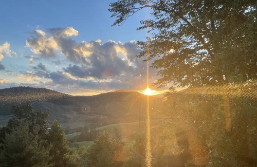 Fleetwood Cabin | Quiet amazing views of NC mountains at the ‘Next Chapter’ cabin. Pet friendly.