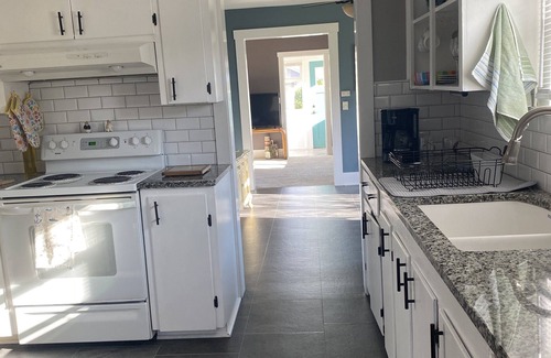 Port Angeles House | Quiet and adorable bungalow with nautical themes and strait/mountain views