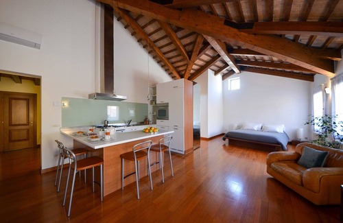Castello Apartment | Quiet and Bright Open Space between San Marco and Arsenale