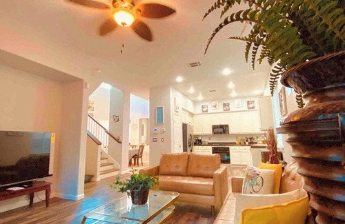 Tracy House | Quiet and Civilized Community ，Big RV Parking，Five-star reviews on website air….