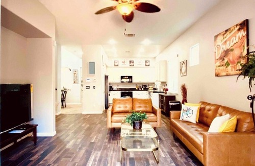Tracy House | Quiet and Civilized Community ，Big RV Parking，Five-star reviews on website air….