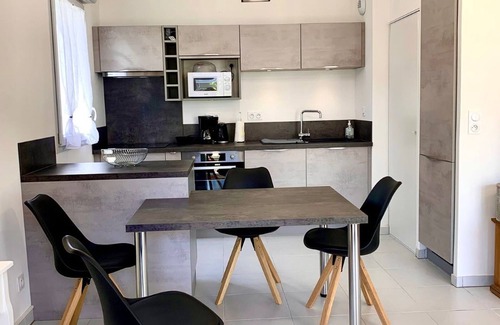 Meze Apartment | Quiet and Comfortable 3-Star Apartment Steps from the Beach in Mèze