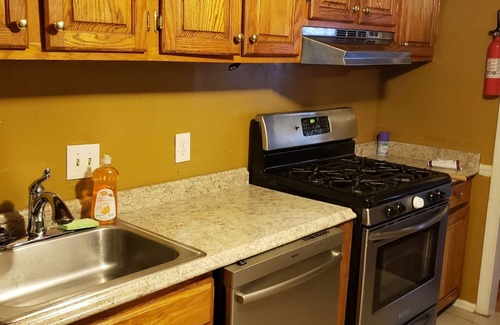 Stone Mountain House | Quiet and Convenient