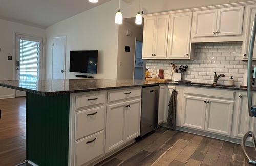 Greensboro House | Quiet and Cozy 2-bedroom house in charming Greensboro with WiFi, AC