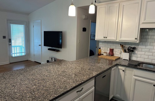 Greensboro House | Quiet and Cozy 2-bedroom house in charming Greensboro with WiFi, AC