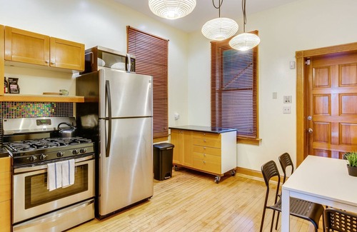 Wicker Park Apartment | Quiet and Cozy Bucktown Apartment is the Perfect Base for Your Windy City Excursions by RedAwning