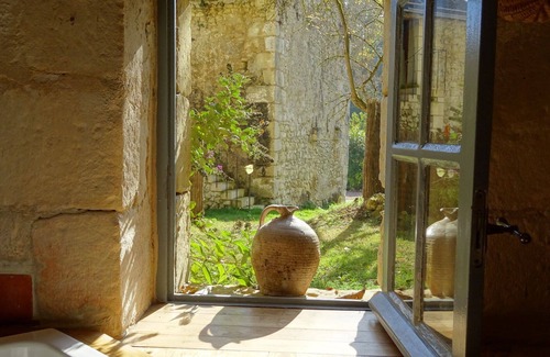 Villaines-les-Rochers Cottage | Quiet and green 3-star cave lodging