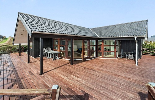 Hejlsminde Strand House | Quiet and idyllic location with a panoramic view of the sea