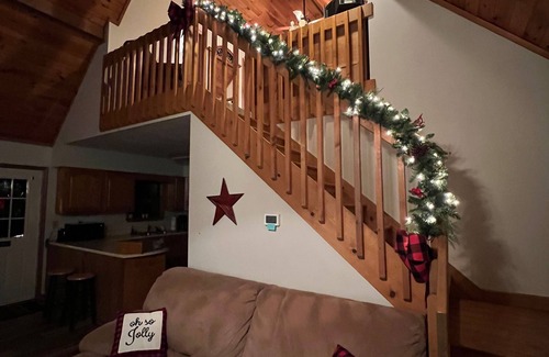 Kyle Cabin | Quiet and Private Cabin near White Oak Creek.
