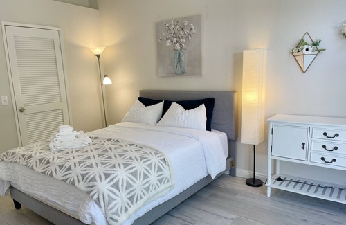 Walnut House | Quiet and private newly renovated charming house