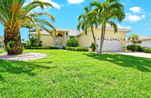 Pelican House | Quiet and relaxing waterfront paradise with direct access to the Gulf of Mexico, Villa Just for Sun