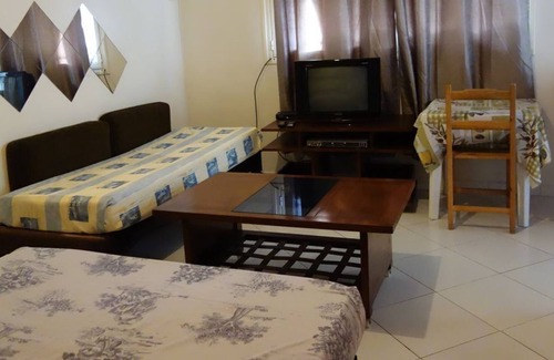 Hydra House | Quiet and secure location, parking, near the French Embassy
