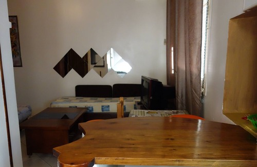 Hydra House | Quiet and secure location, parking, near the French Embassy