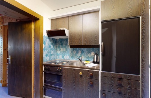 Silvaplana Apartment | Quiet and sunny single-roomed apartment on the second floor, 38 m2.