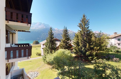 Silvaplana Apartment | Quiet and sunny single-roomed apartment on the second floor, 38 m2.