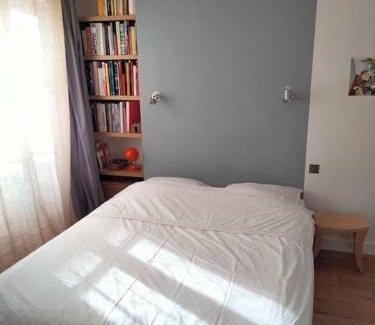Quartier Saint-Ambroise Apartment | quiet and very central apartment