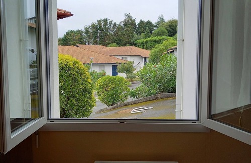 Saint-Jean-de-Luz Apartment | quiet apartment near downtown and beaches south exposure garden terras
