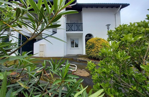 Saint-Jean-de-Luz Apartment | quiet apartment near downtown and beaches south exposure garden terras