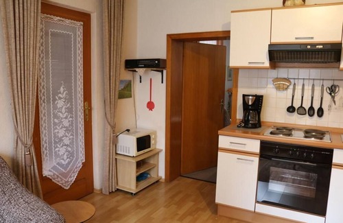 Deudesfeld Apartment | Quiet apartment Blumenhaus Weiler - 2 people.