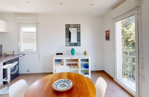 Frontignan Apartment | Quiet Apartment with Terrace, Parking, and AC, 5 Min Drive to Beach