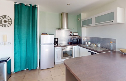 Frontignan Apartment | Quiet Apartment with Terrace, Parking, and AC, 5 Min Drive to Beach