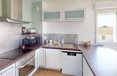 Frontignan Apartment | Quiet Apartment with Terrace, Parking, and AC, 5 Min Drive to Beach