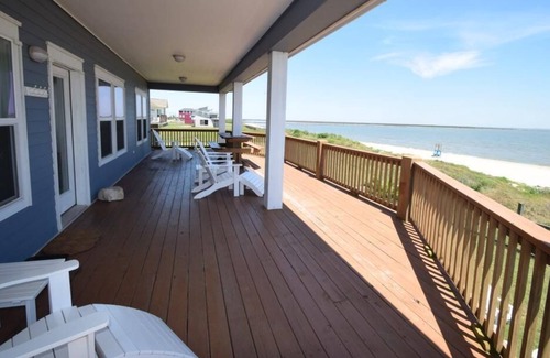 Galveston House | Quiet area of the beach, AMAZING VIEW & close to the ferry !