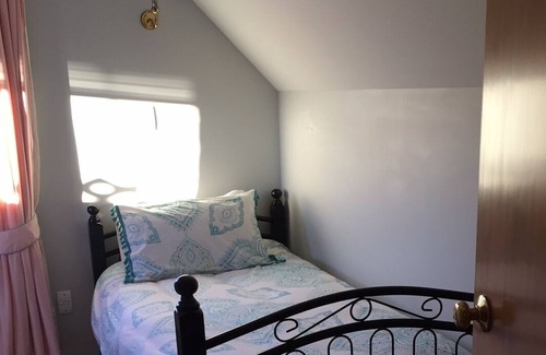 Picton House | Quiet Bach Near Marina