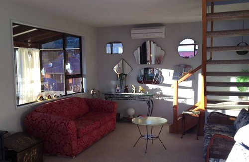 Picton House | Quiet Bach Near Marina
