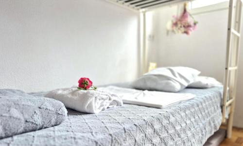 Zizur Mayor House | Quiet basic room in hosts house ideal for bikes and walking the camino