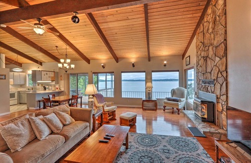 Shelton House | Quiet Beachfront Family Home w/ Mt. Rainier Views!
